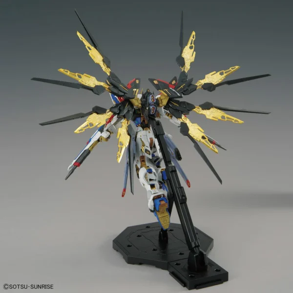 MGEX 1/100 Strike Freedom Gundam - Image 4