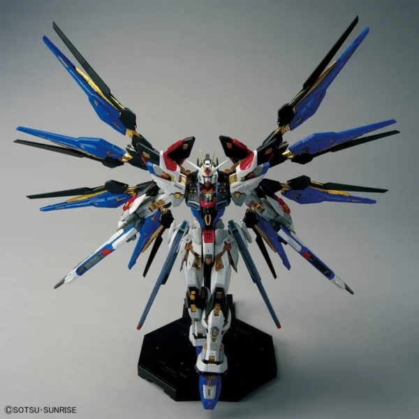 MGEX 1/100 Strike Freedom Gundam - Image 5
