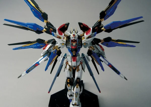 MGEX 1/100 Strike Freedom Gundam - Image 3