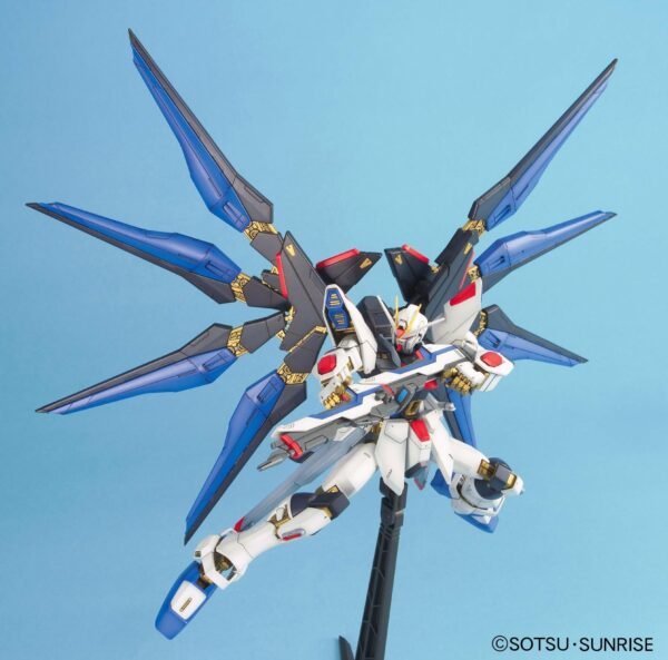 MG Seed Destiny Strike Freedom Gundam - Image 3