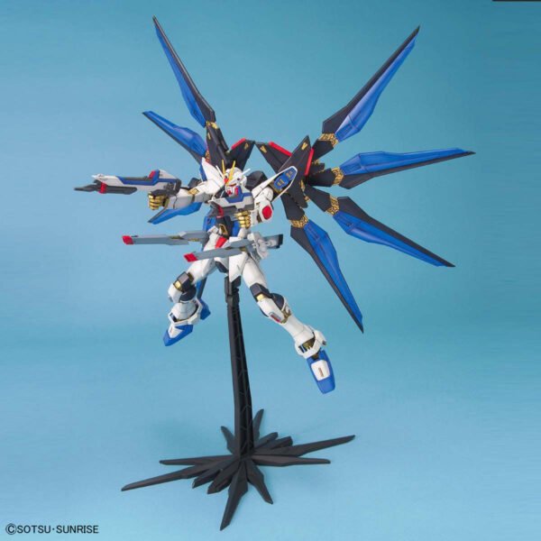 MG Seed Destiny Strike Freedom Gundam - Image 4